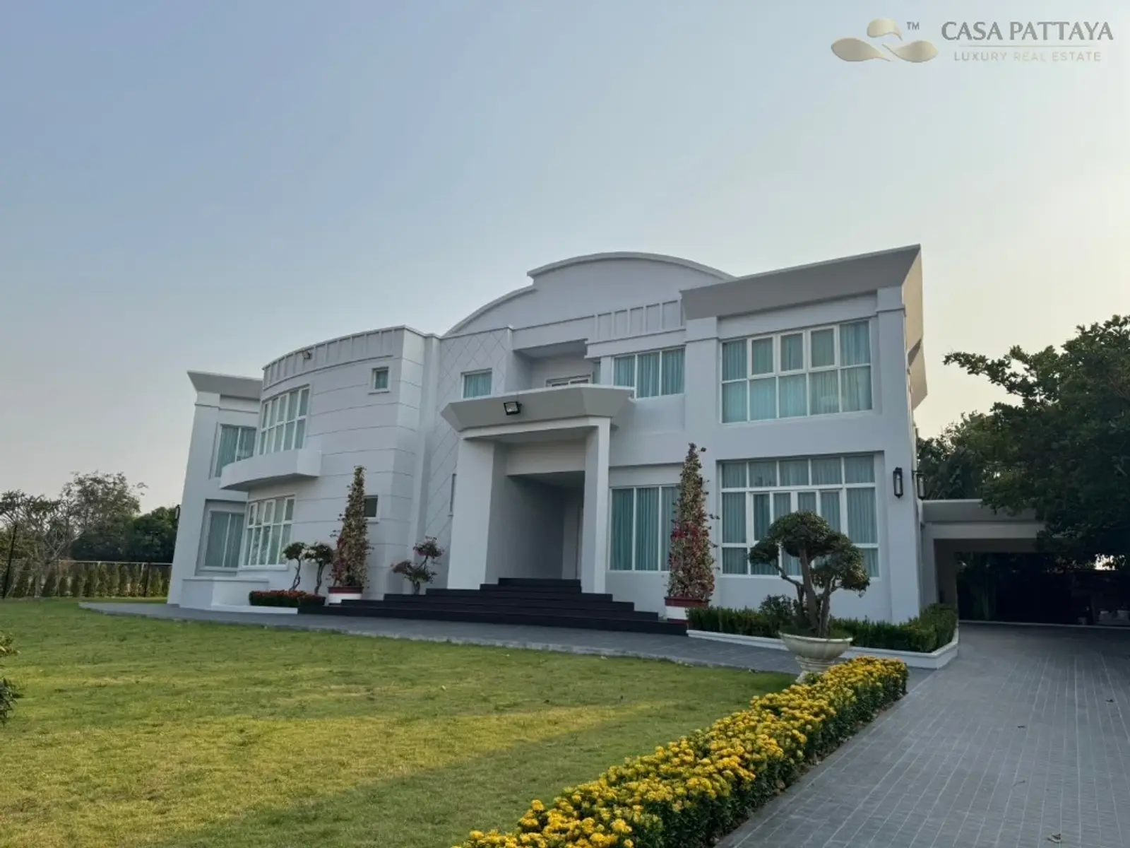 Villa avec piscine 6 chambres à vendre ou à louer — Nong Pla Lai, Pattaya