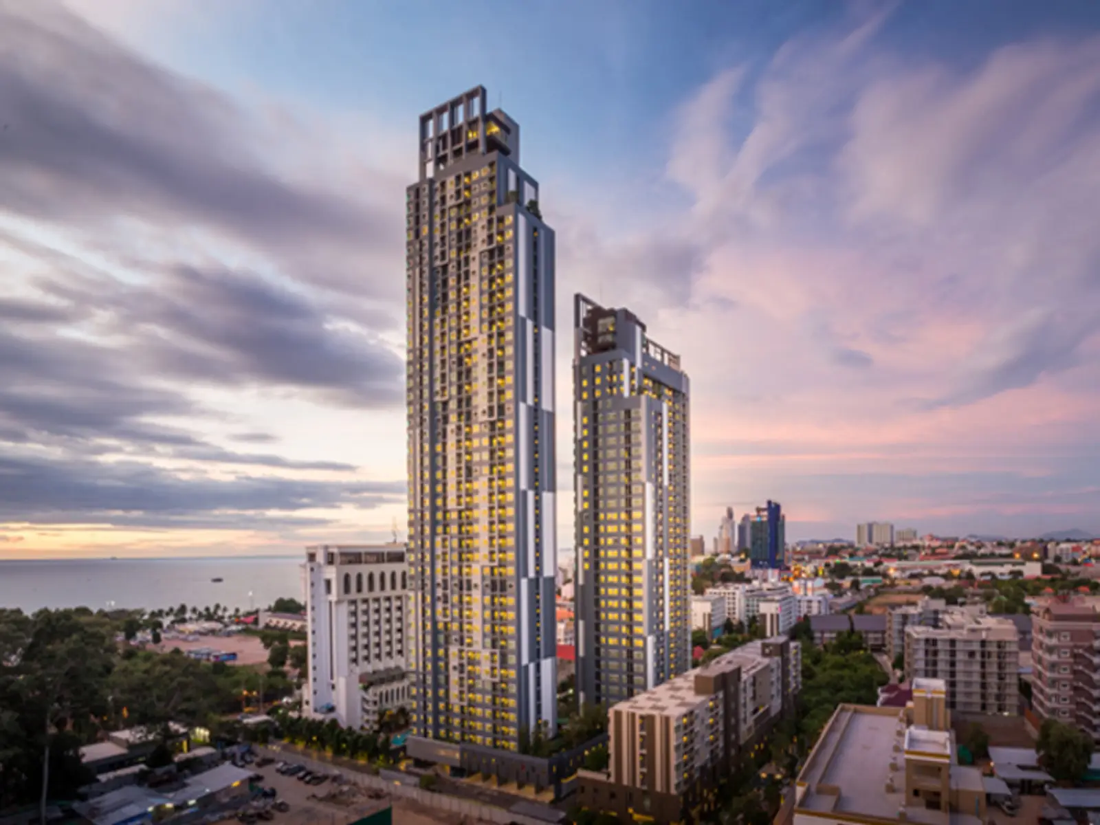 Condo 2 chambres plage à pied à vendre — Central Pattaya, Pattaya