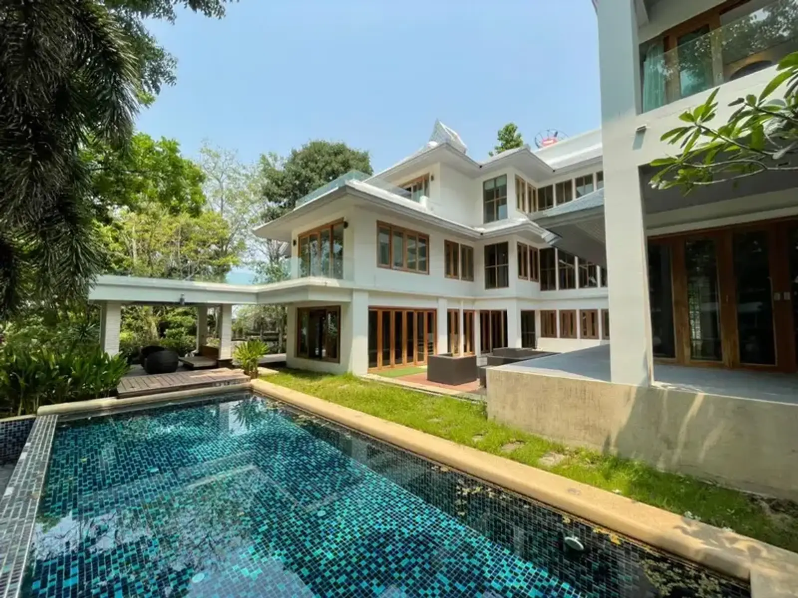 Villa avec piscine 5 chambres à vendre ou à louer — North Pattaya, Pattaya