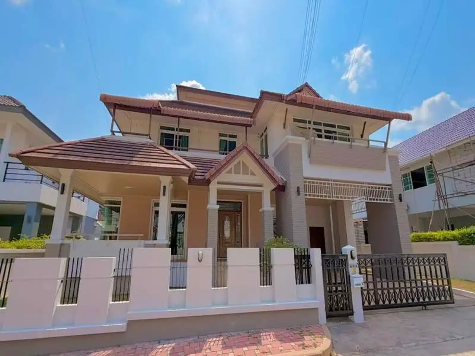 Villa avec piscine 5 chambres à louer — East Pattaya, Pattaya