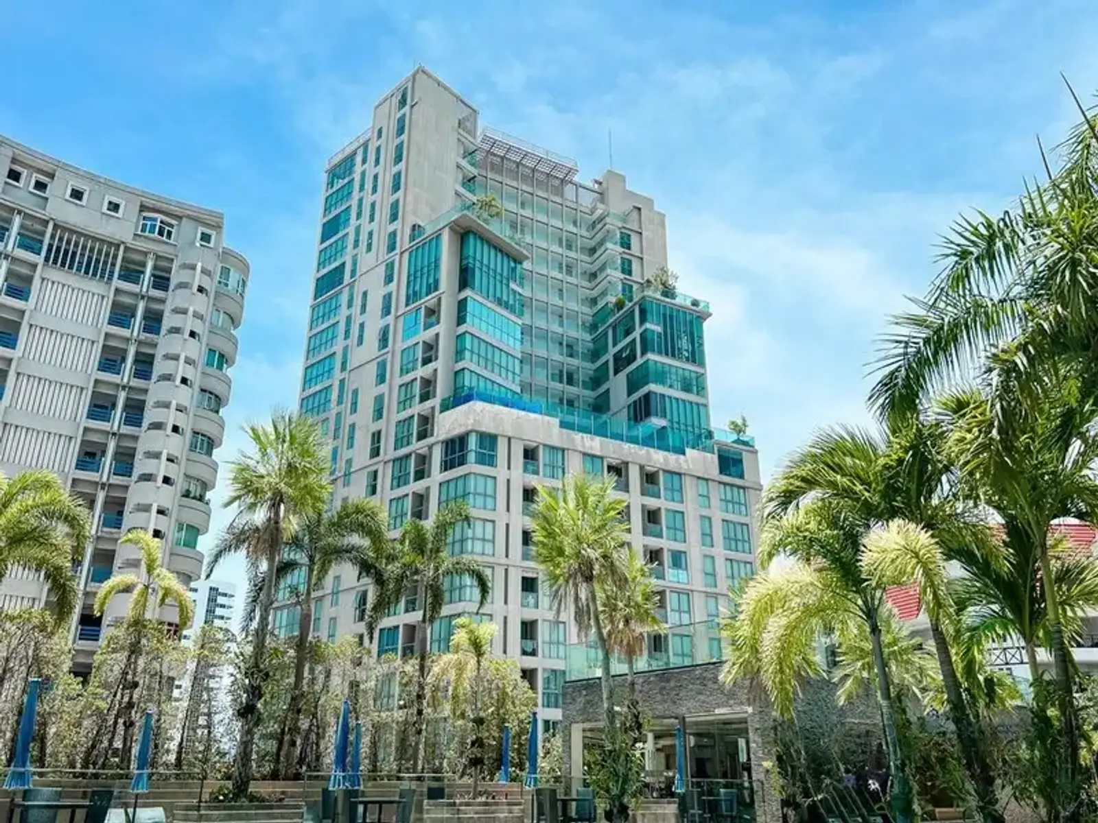 Condo 1 chambre plage à pied à vendre — Pratamnak, Pattaya