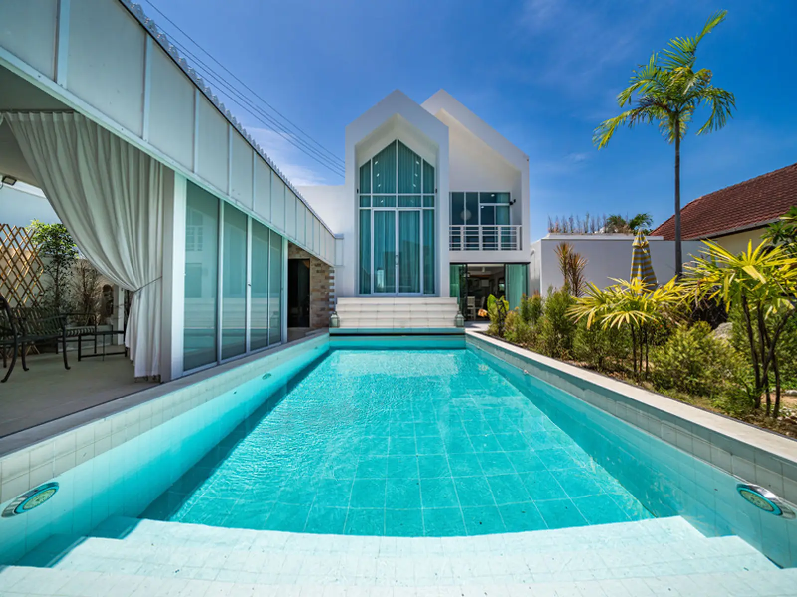 Villa avec piscine 4 chambres à vendre — Mabprachan, Pattaya