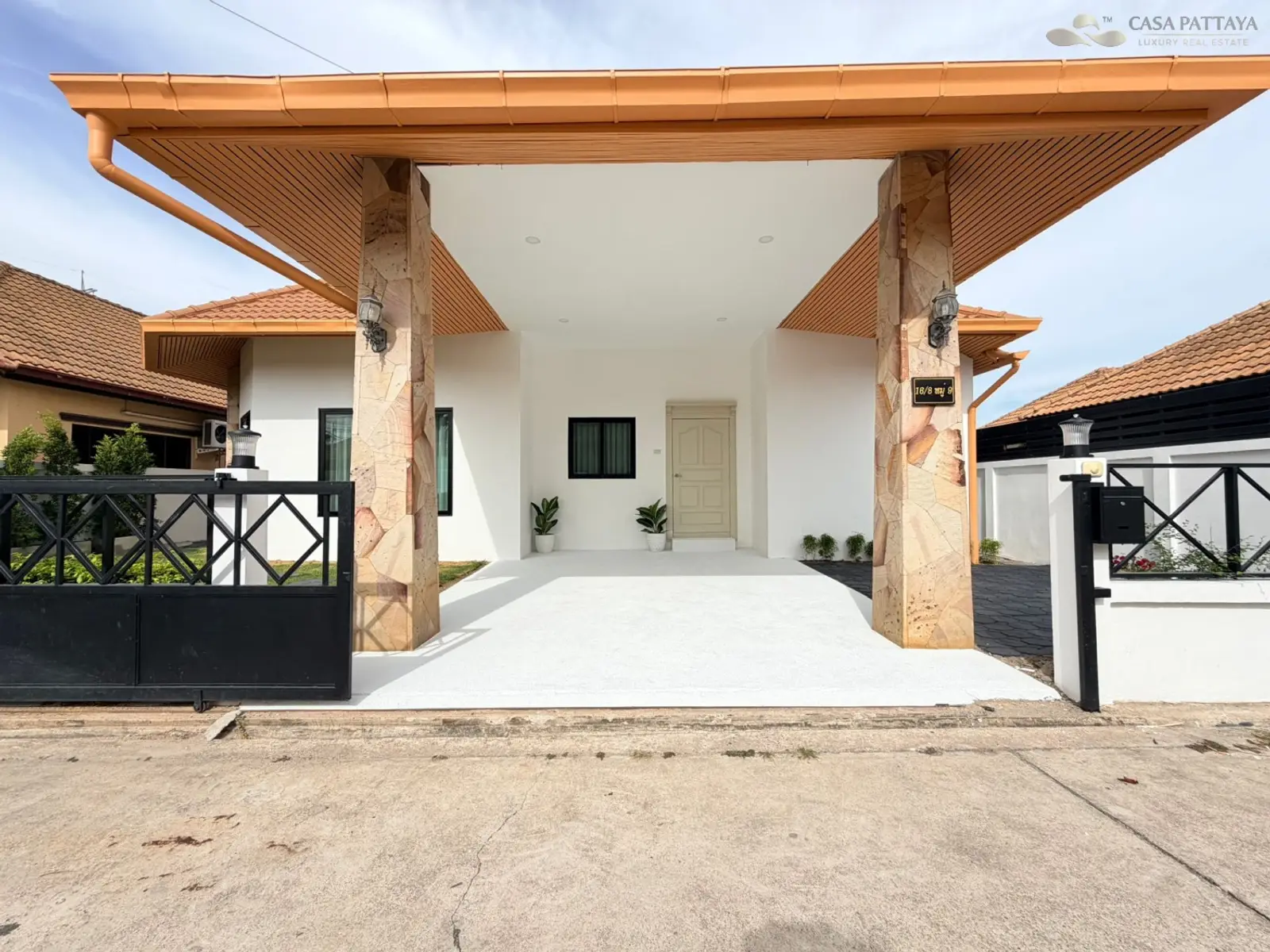 Villa avec piscine 4 chambres à vendre — East Pattaya, Pattaya