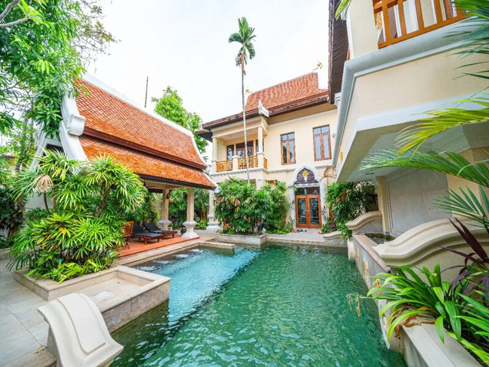Villa avec piscine 3 chambres front de mer à vendre — Na Jomtien Beach, Pattaya