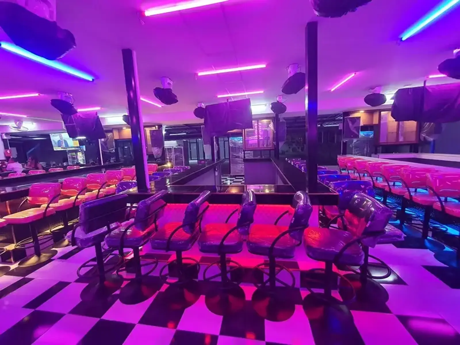 Commerce à reprendre 2 chambres à vendre — Central Pattaya, Pattaya