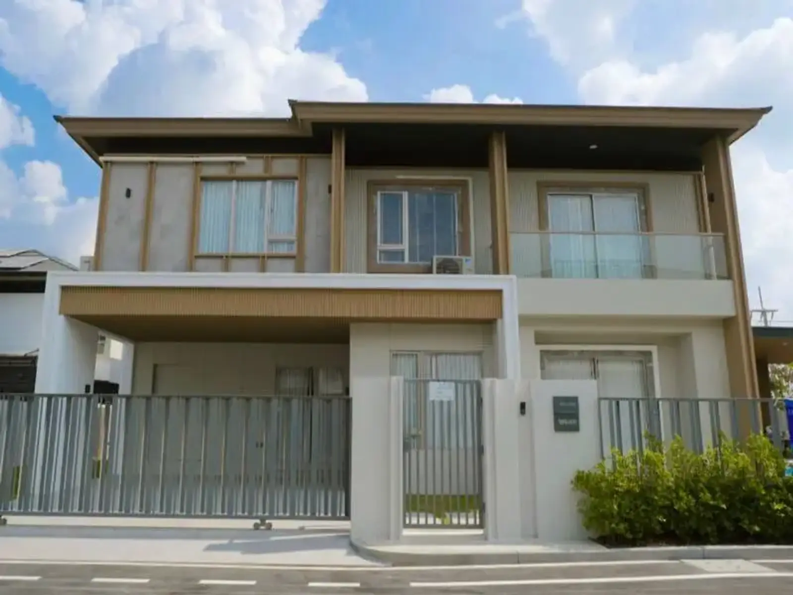 Maison 4 chambres à vendre ou à louer — Nong Pla Lai, Pattaya