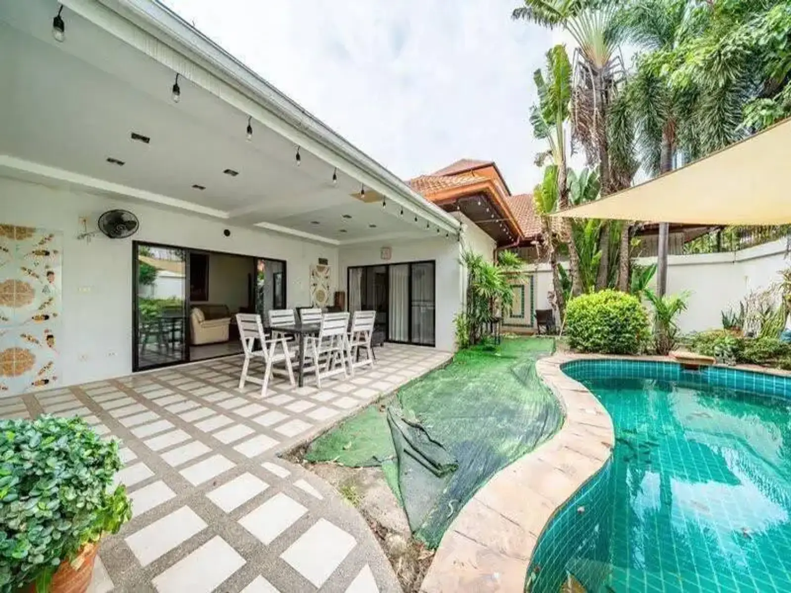Villa avec piscine 4 chambres à vendre — Pratamnak, Pattaya