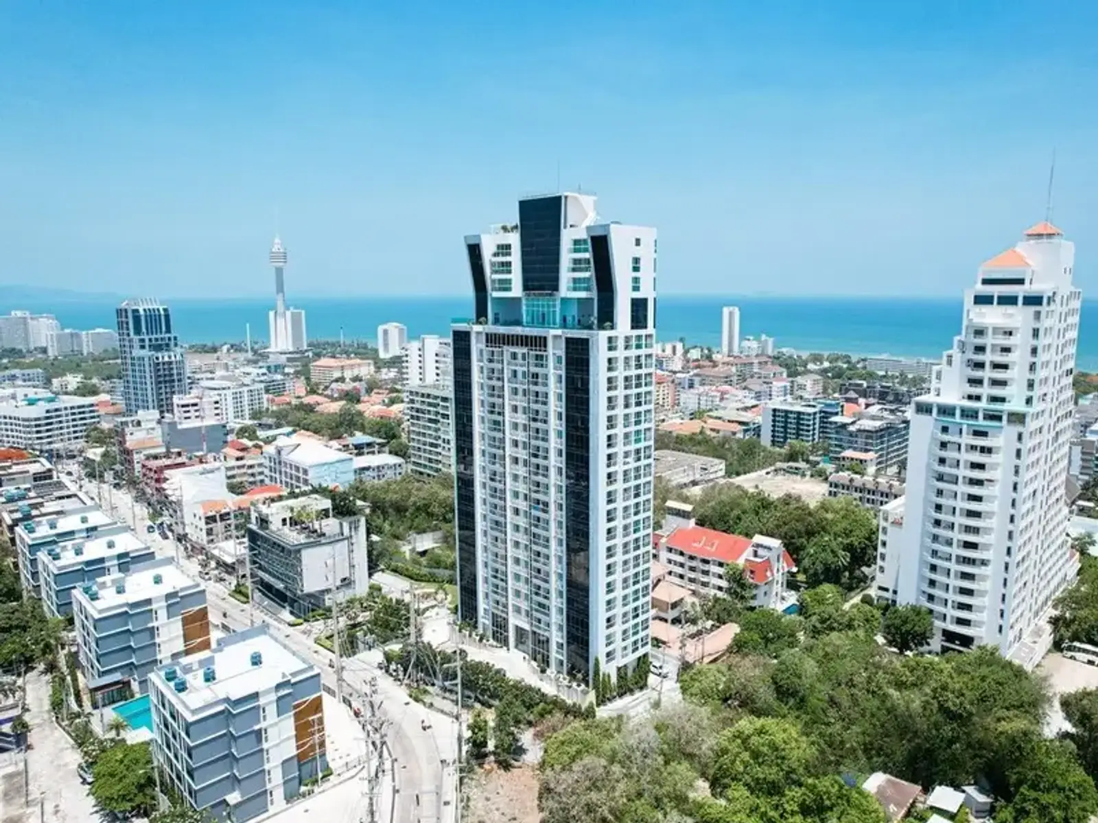 Condo 1 chambre plage à pied à vendre — Pratamnak, Pattaya