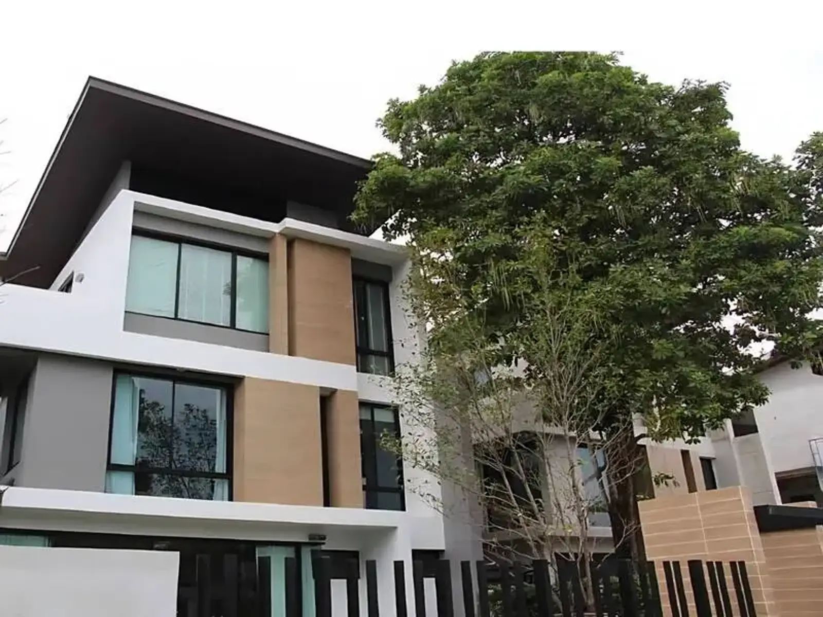 Maison 3 chambres front de mer à vendre — Na Jomtien Beach, Pattaya