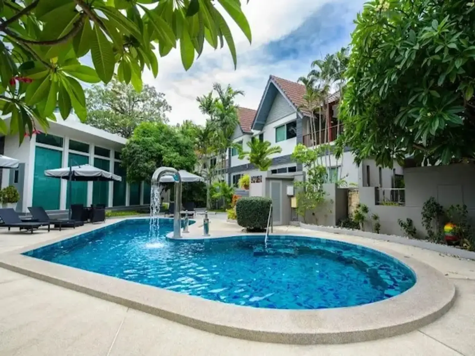 Maison 2 chambres à vendre ou à louer — Pratamnak, Pattaya