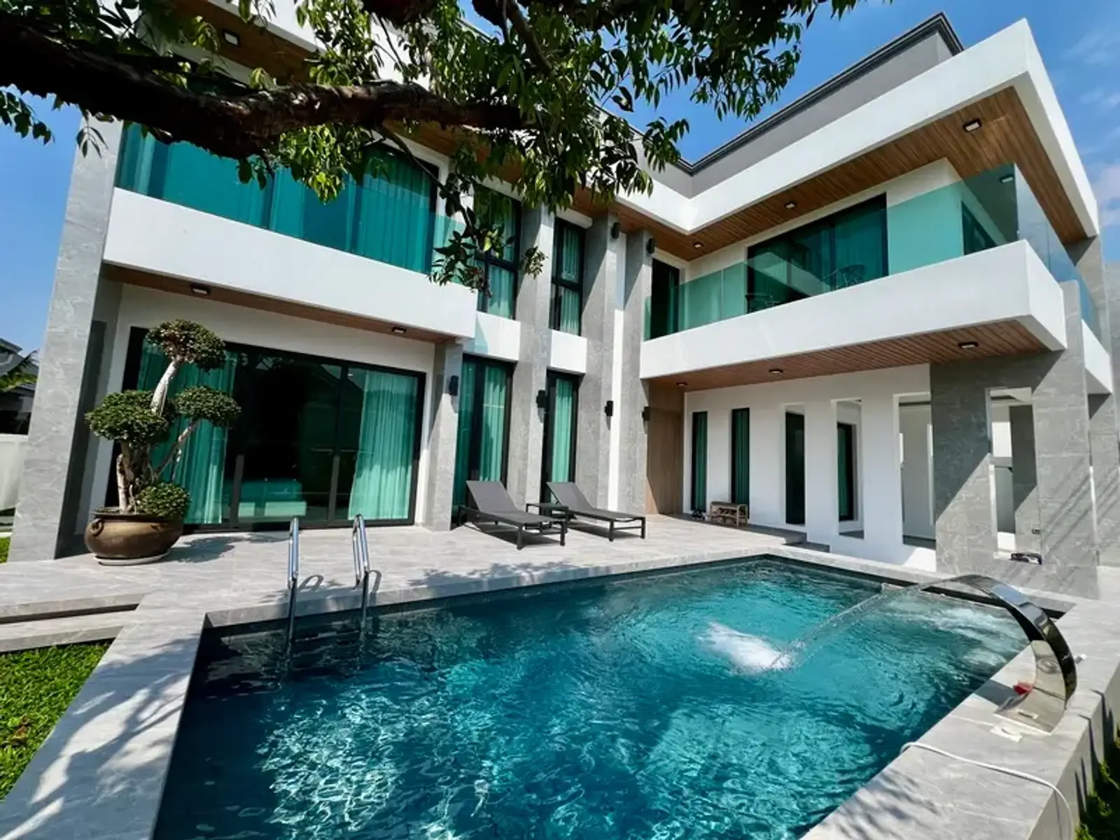Villa avec piscine 5 chambres neuf à vendre — East Pattaya, Pattaya