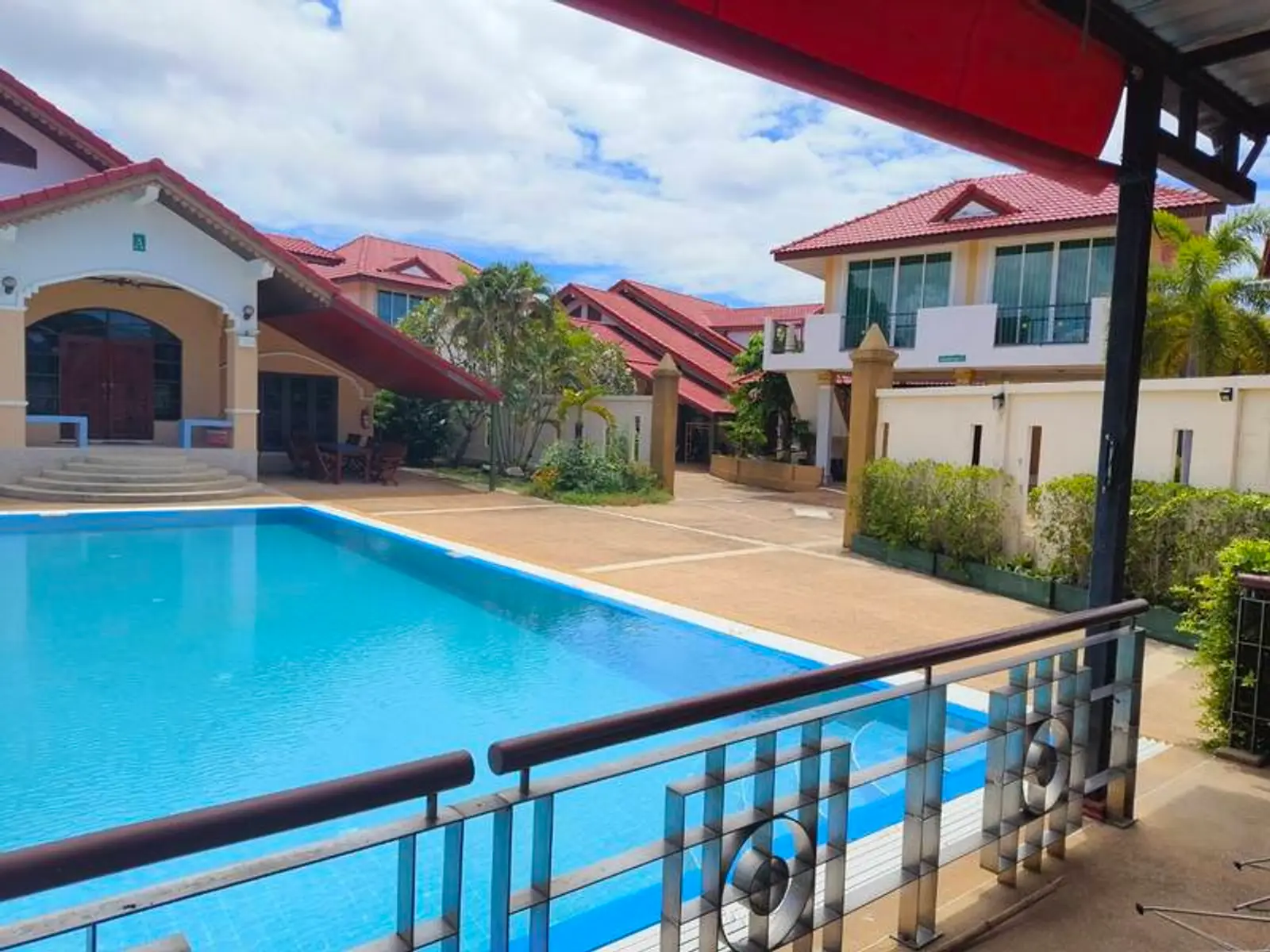 Hôtel / guesthouse 20 chambres à vendre — Sattahip, Pattaya