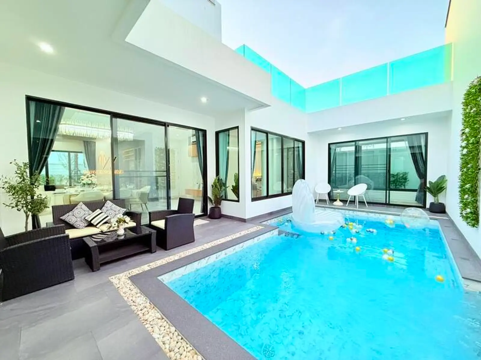 Villa avec piscine 4 chambres à vendre ou à louer — Huai Yai, Pattaya