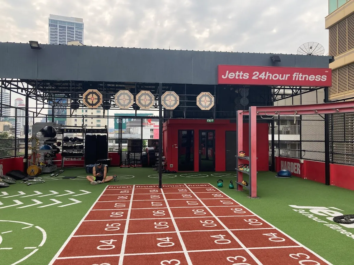 Jetts 24 Hour Fitness Asoke