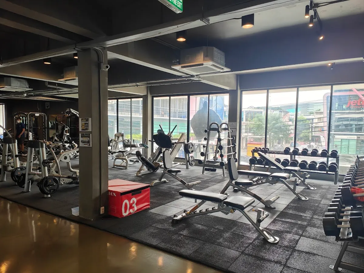 Yak Fitness Chula Soi 6 ยักษ์ ฟิตเนส จุฬาซอย 6