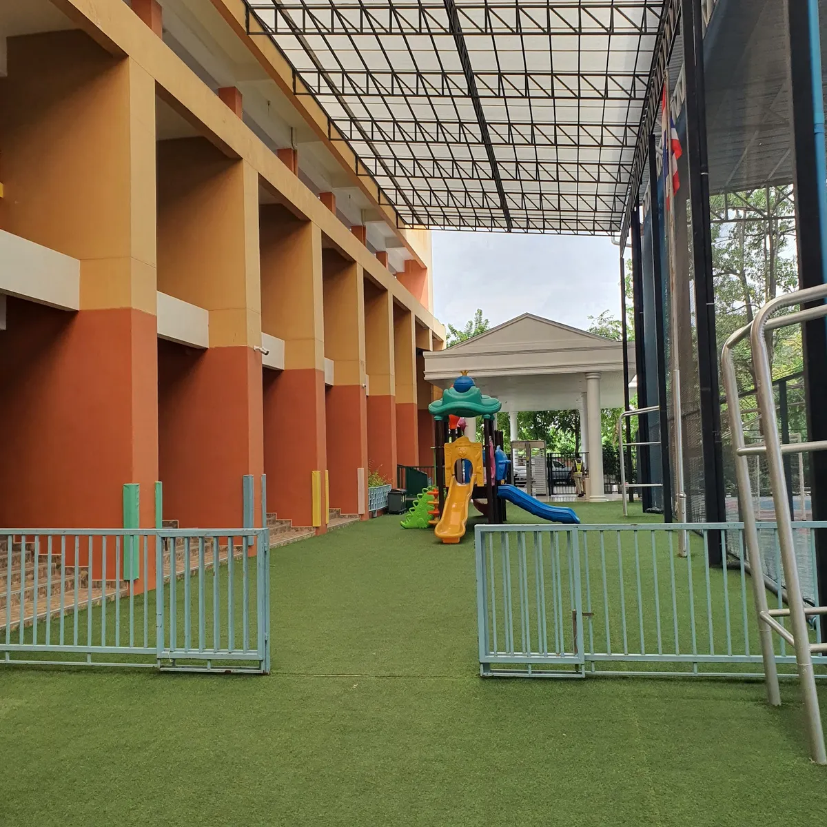 Niva American International School 4