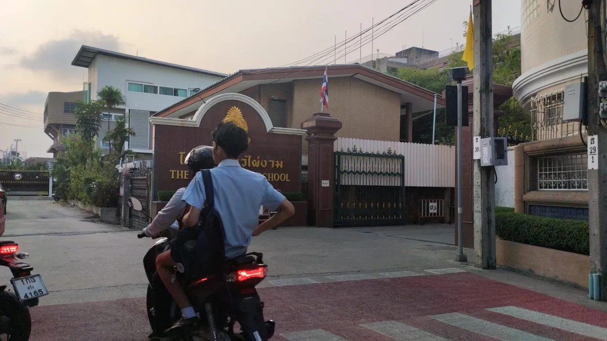 Thewphaingarm Canadian Bilingual School 3