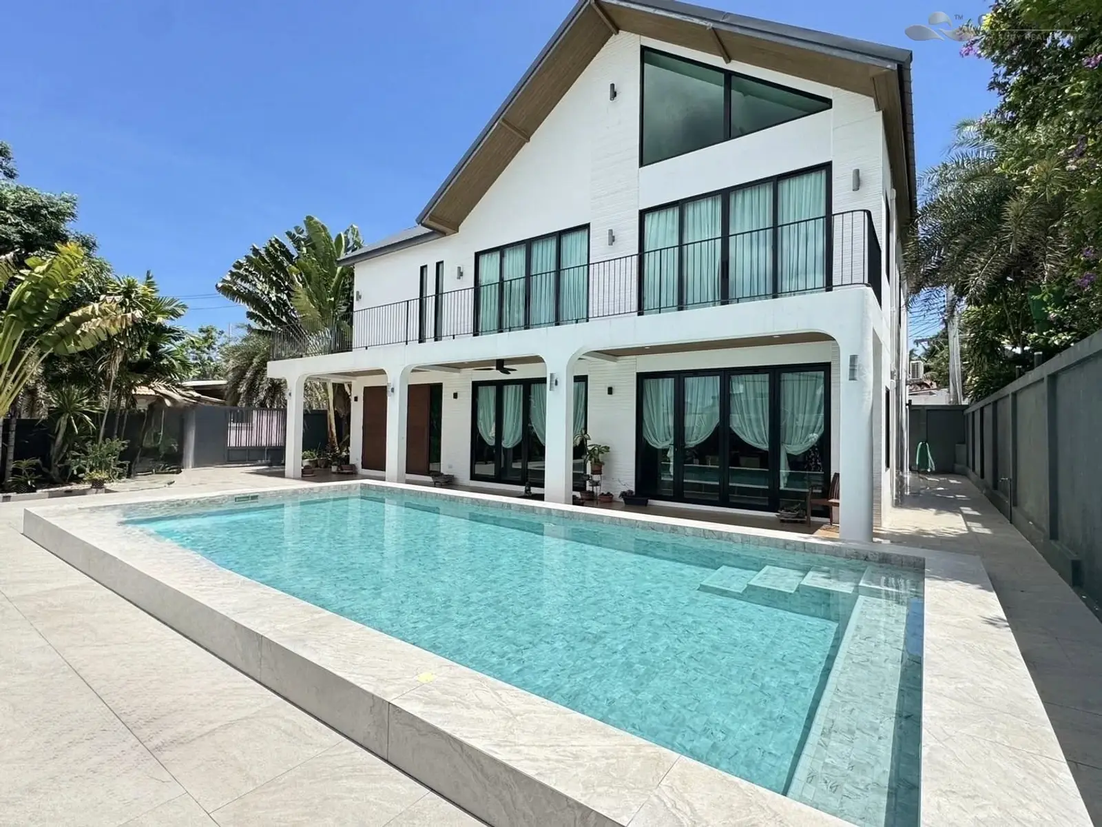 Villa avec piscine 4 chambres à louer — Huai Yai, Pattaya