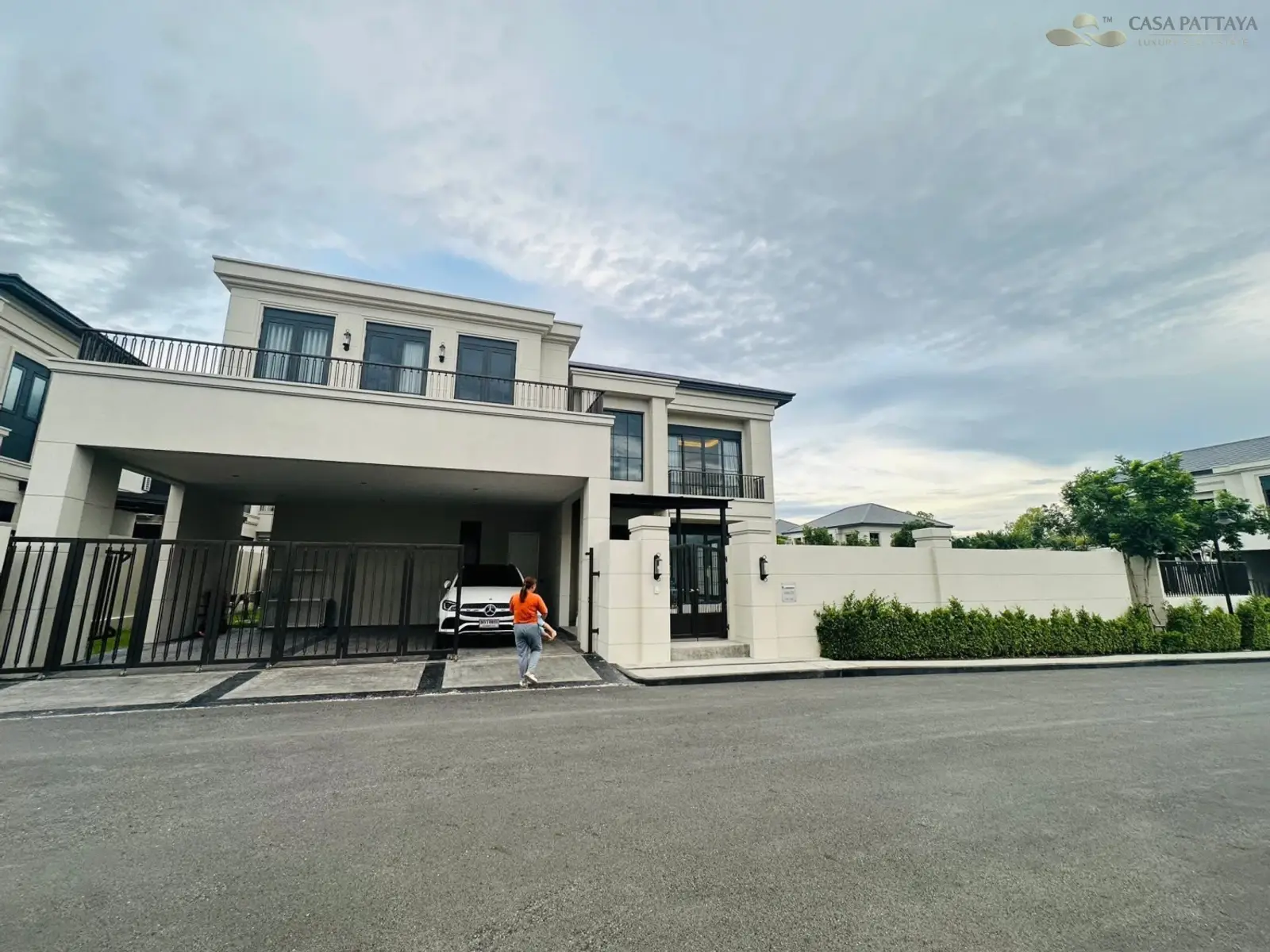 Villa avec piscine 4 chambres à vendre ou à louer — Nong Pla Lai, Pattaya