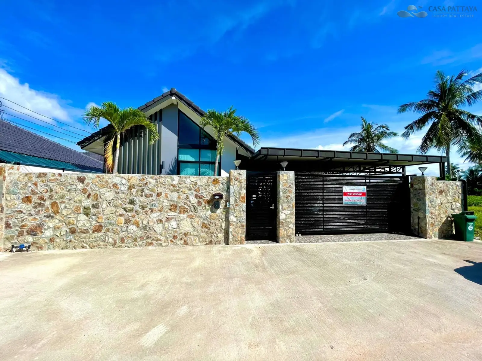 Villa avec piscine 4 chambres à louer — Mabprachan, Pattaya