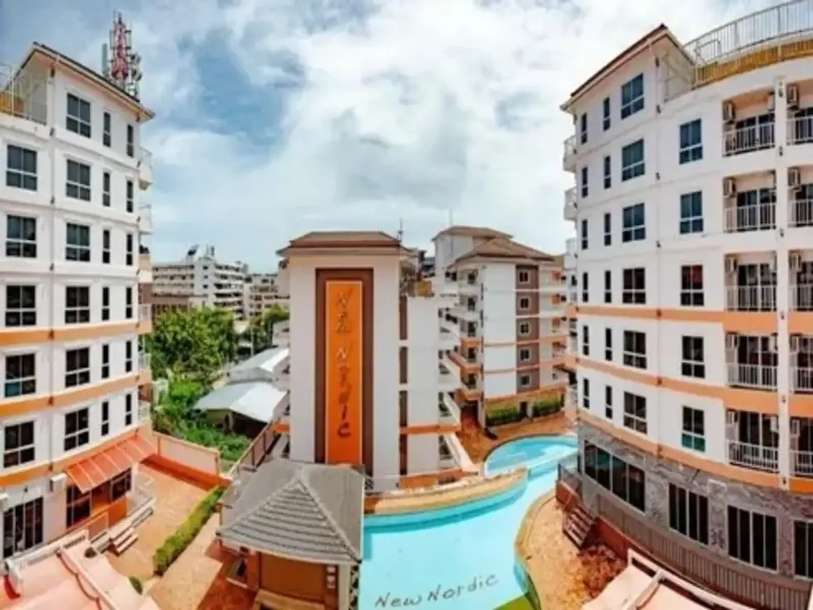 Condo 4 chambres plage à pied à vendre — Pratamnak, Pattaya