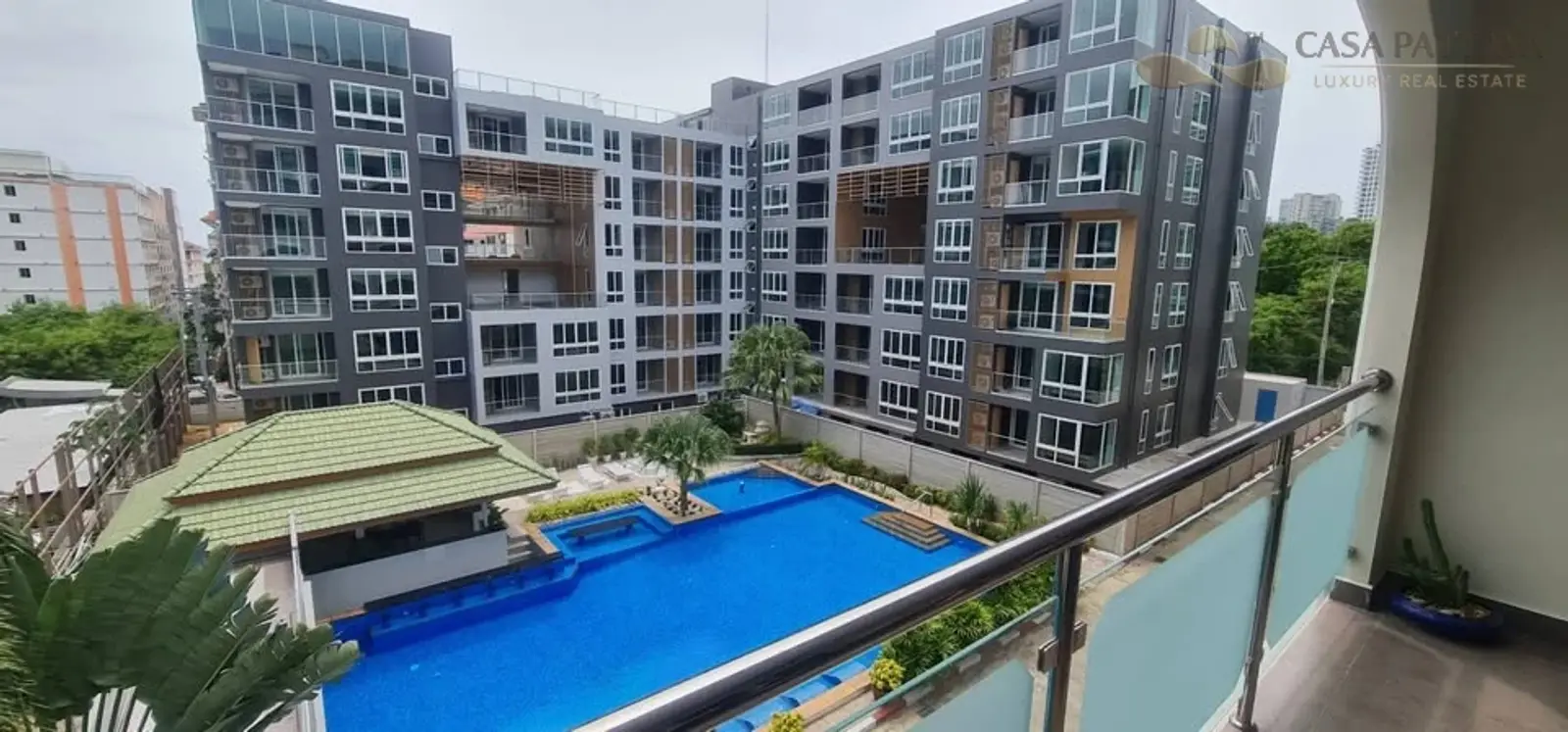 Condo 2 chambres plage à pied à vendre — Pratamnak, Pattaya