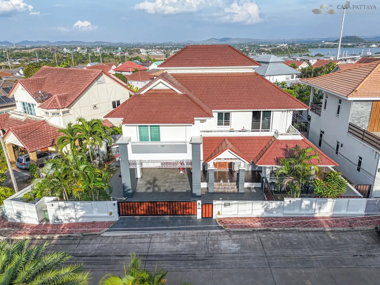 Villa avec piscine 5 chambres à vendre — East Pattaya, Pattaya