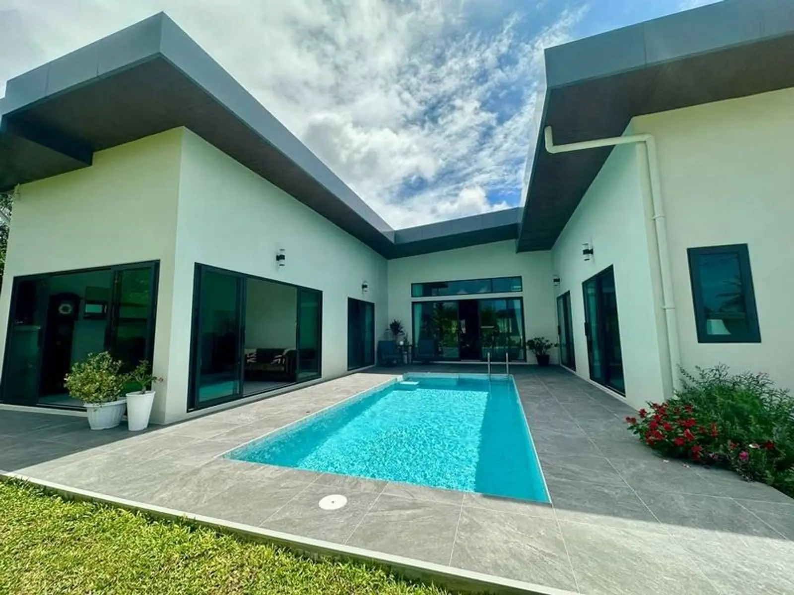 Villa avec piscine 4 chambres à vendre — Mabprachan, Pattaya