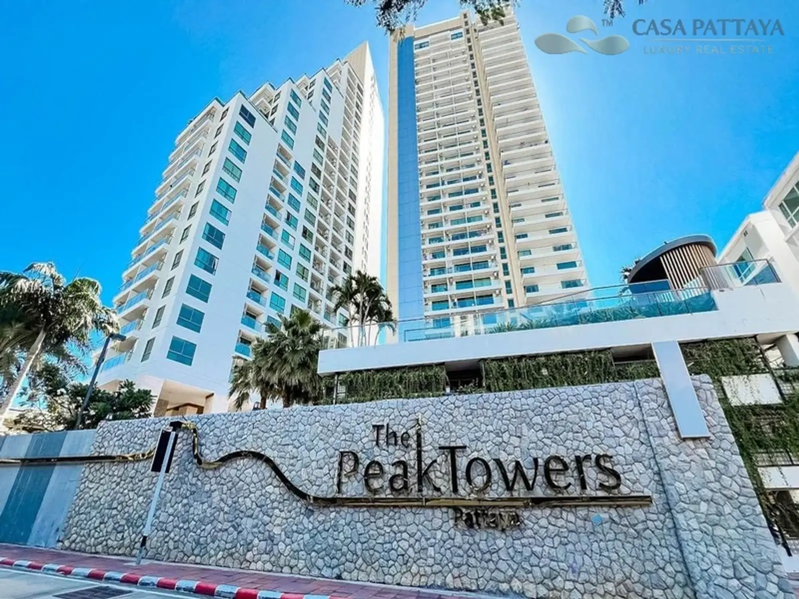 Condo 2 chambres plage à pied à vendre — Pratamnak, Pattaya
