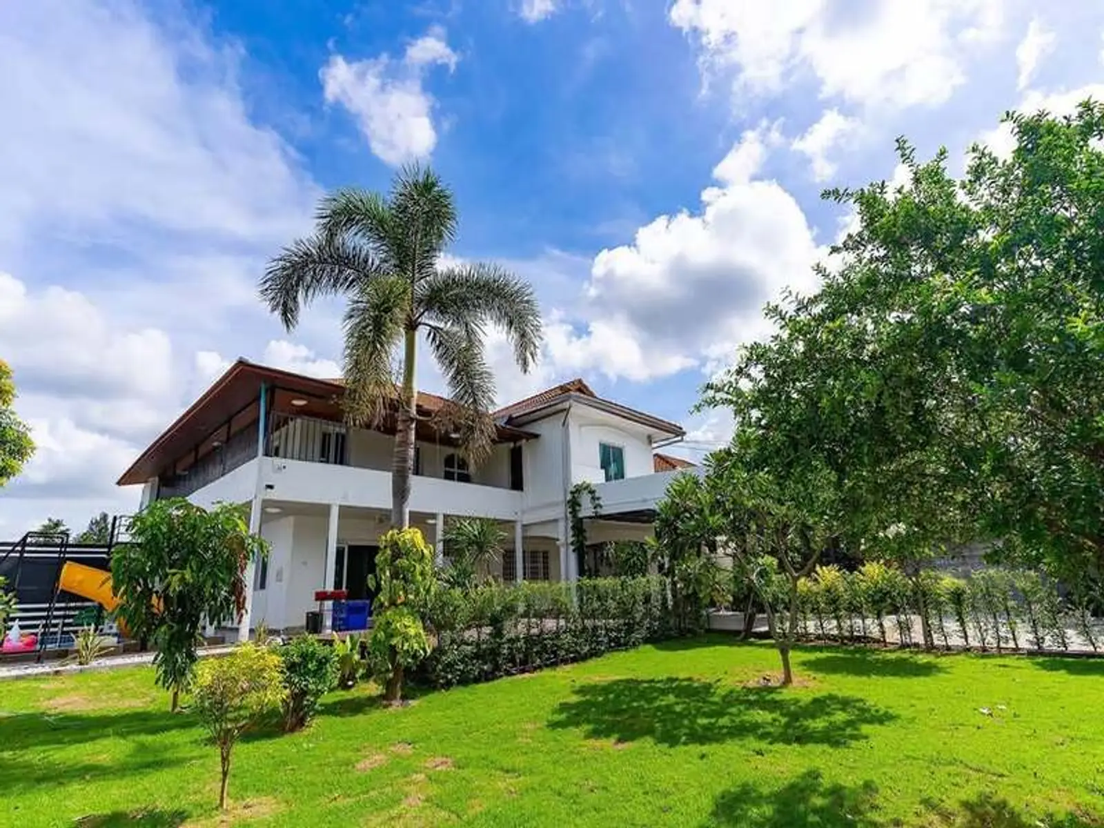 Villa avec piscine 4 chambres à vendre ou à louer — Mabprachan, Pattaya