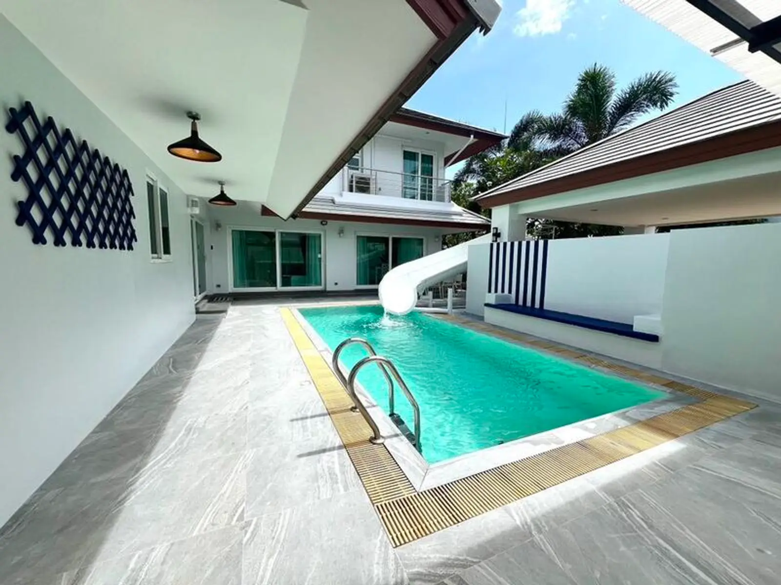 Villa avec piscine 3 chambres front de mer à vendre — North Pattaya, Pattaya