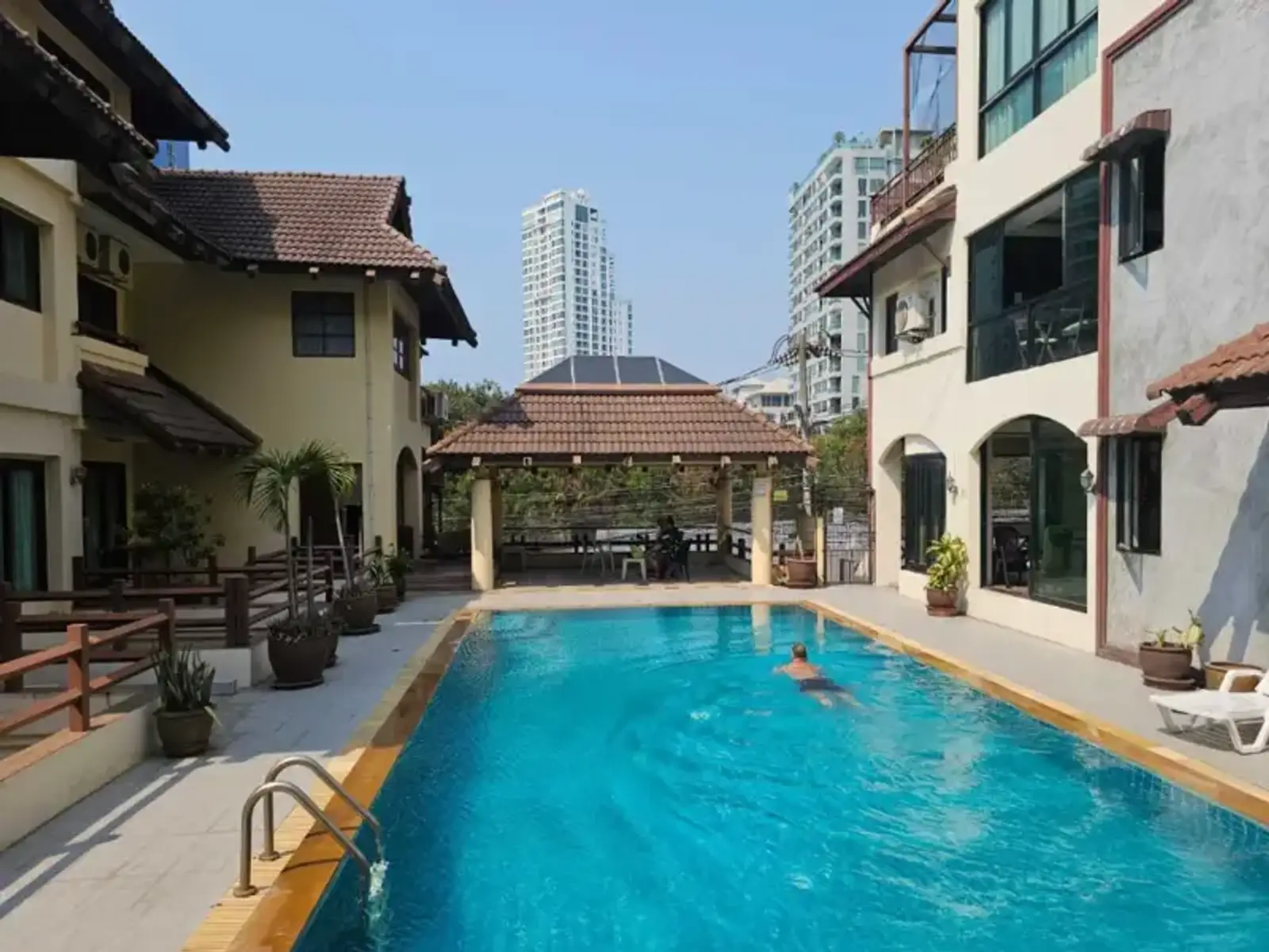 Villa avec piscine 6 chambres à vendre — Pratamnak, Pattaya