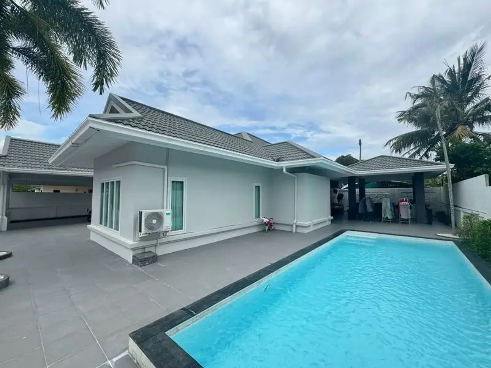 Villa avec piscine 4 chambres à vendre — East Pattaya, Pattaya