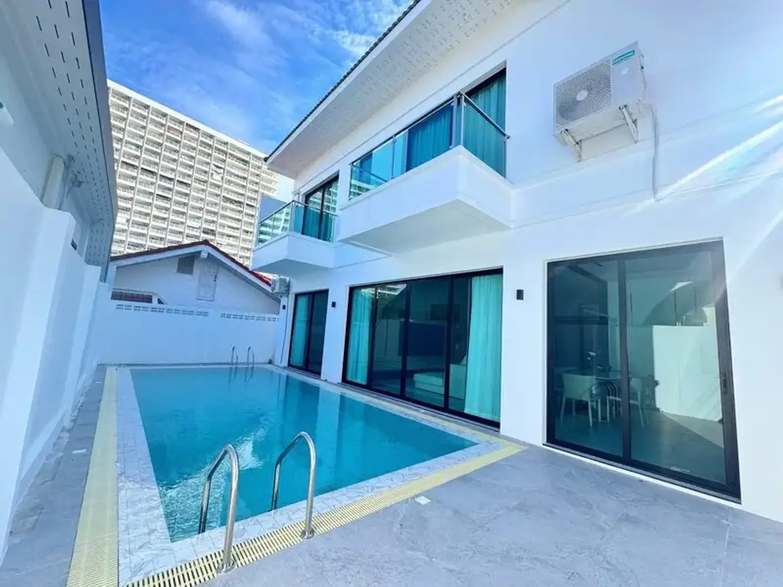 Villa avec piscine 5 chambres plage à pied à vendre — Jomtien, Pattaya