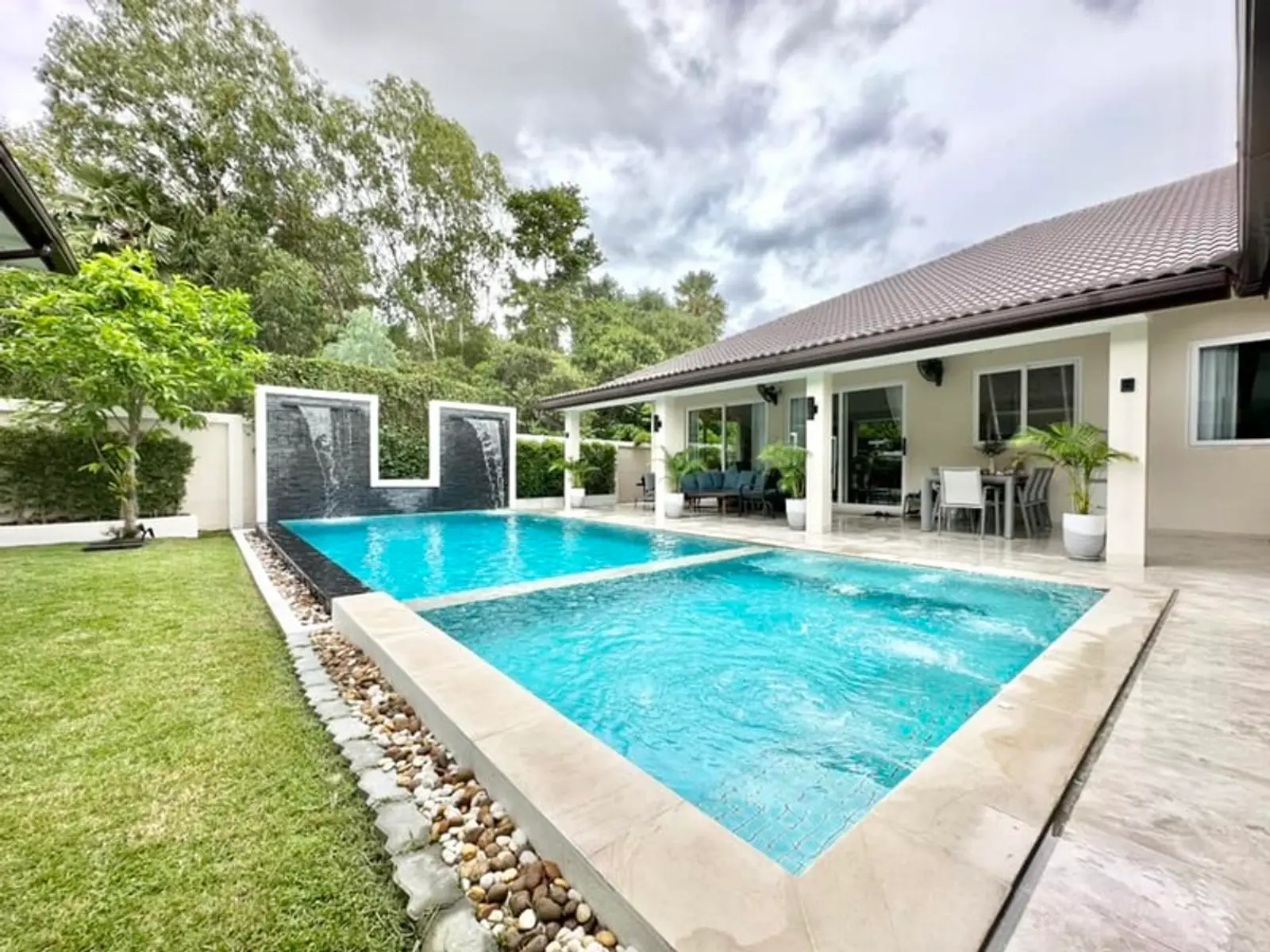 Villa avec piscine 6 chambres à vendre ou à louer — Huai Yai, Pattaya