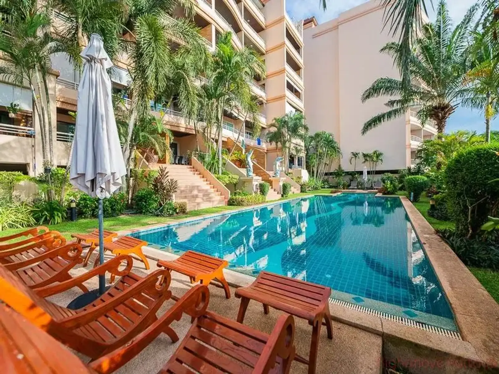 Condo 1 chambre plage à pied à vendre — Pratamnak, Pattaya