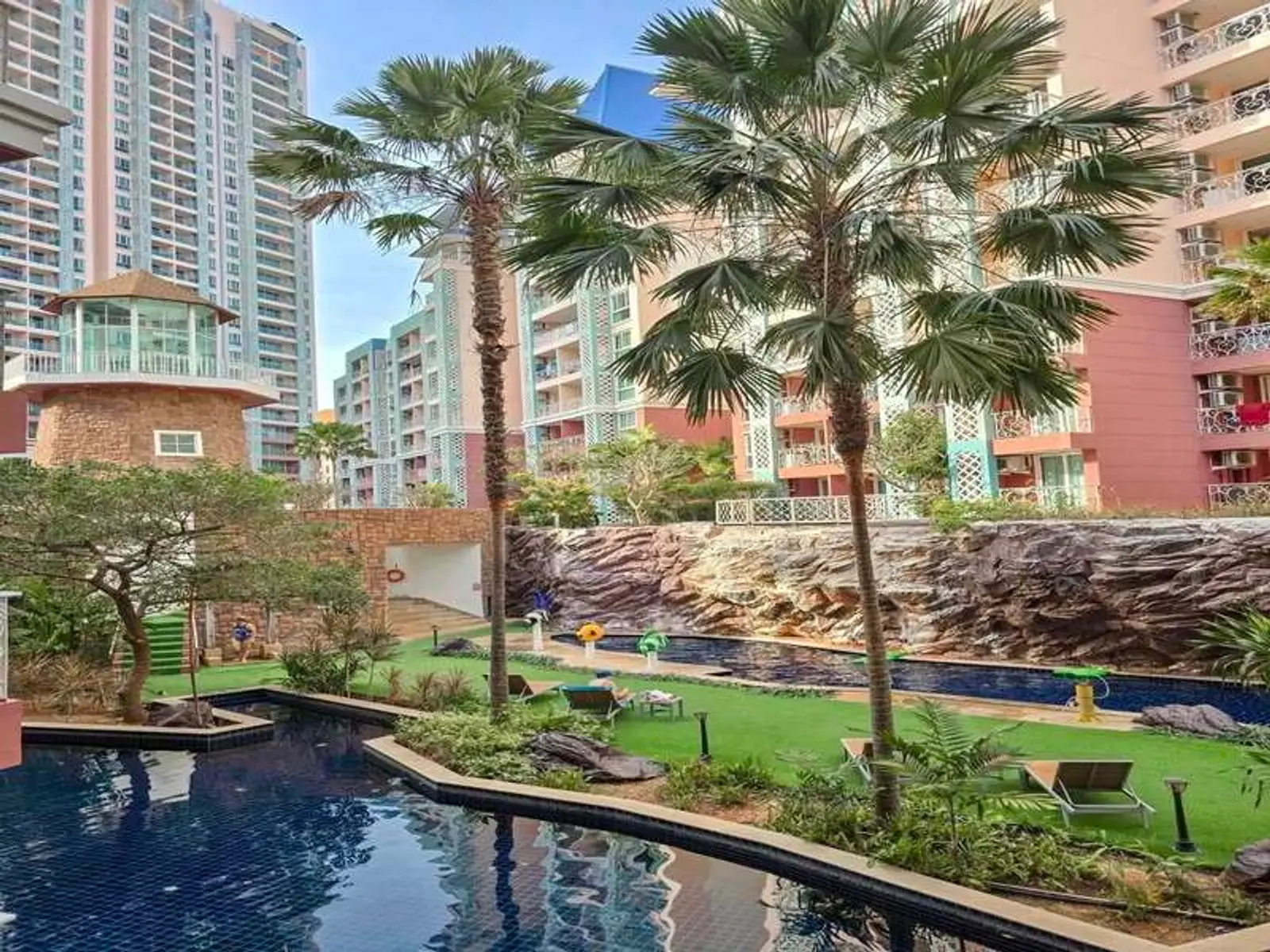 Condo 2 chambres à vendre — Pratamnak, Pattaya