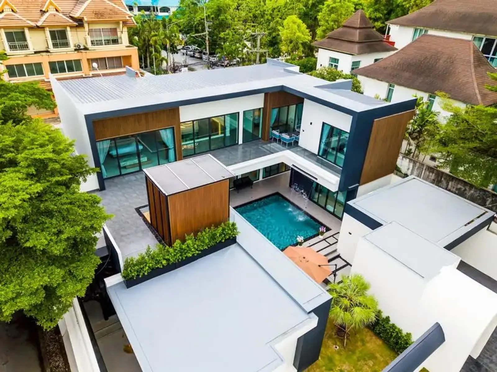 Villa avec piscine 7 chambres plage à pied à vendre — Na Jomtien Beach, Pattaya