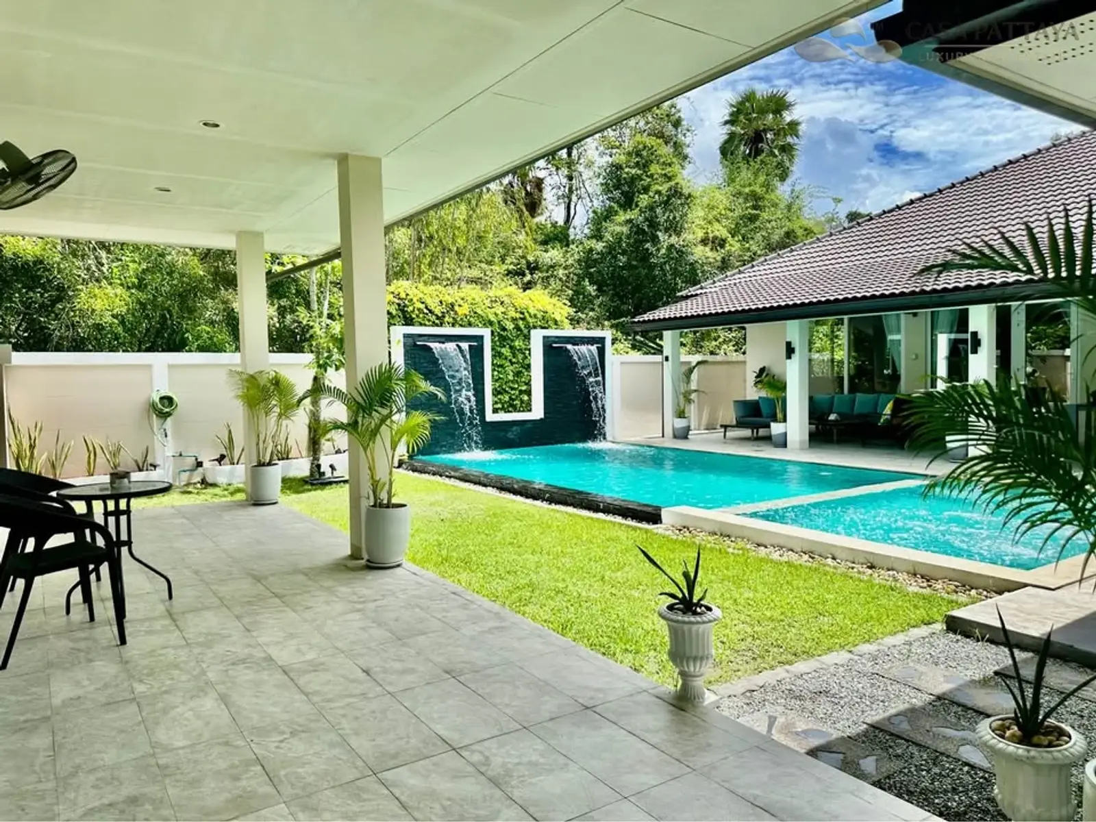 Villa avec piscine 6 chambres à vendre ou à louer — Huai Yai, Pattaya
