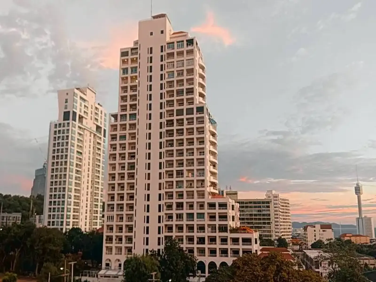 Condo 3 chambres à vendre ou à louer — Pratamnak, Pattaya