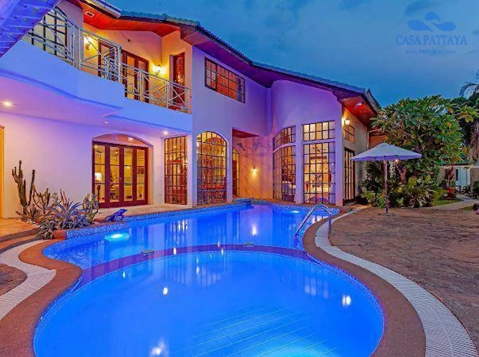 Villa avec piscine 6 chambres à vendre — East Pattaya, Pattaya