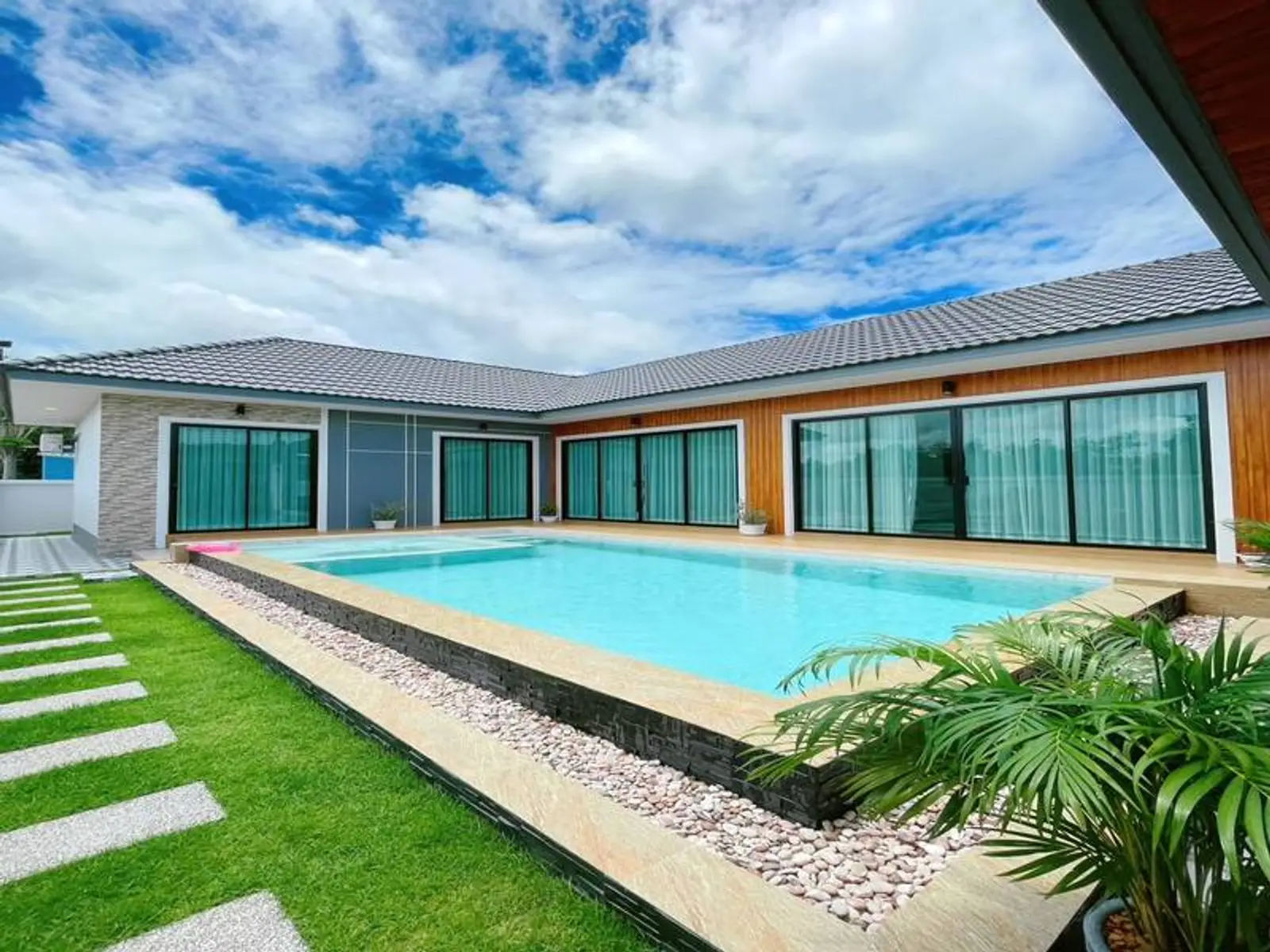 Villa avec piscine 3 chambres à vendre — Sattahip, Pattaya