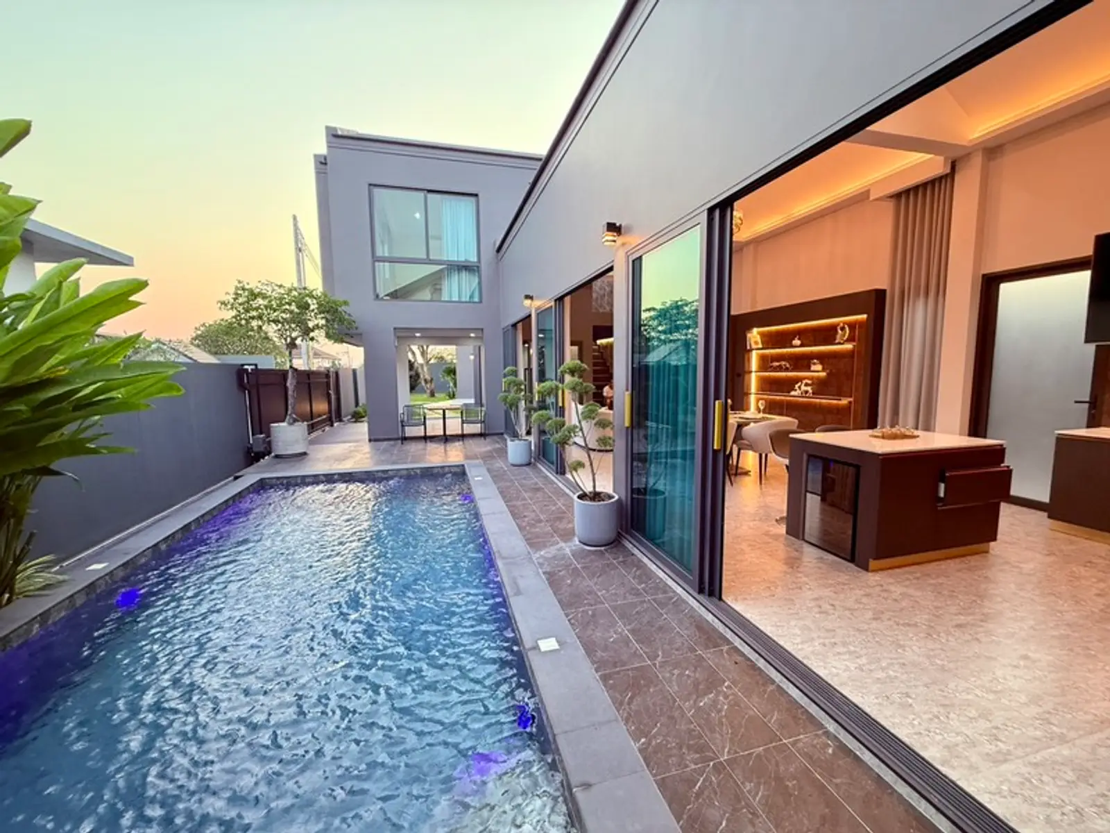 Villa avec piscine 4 chambres à vendre — Mabprachan, Pattaya