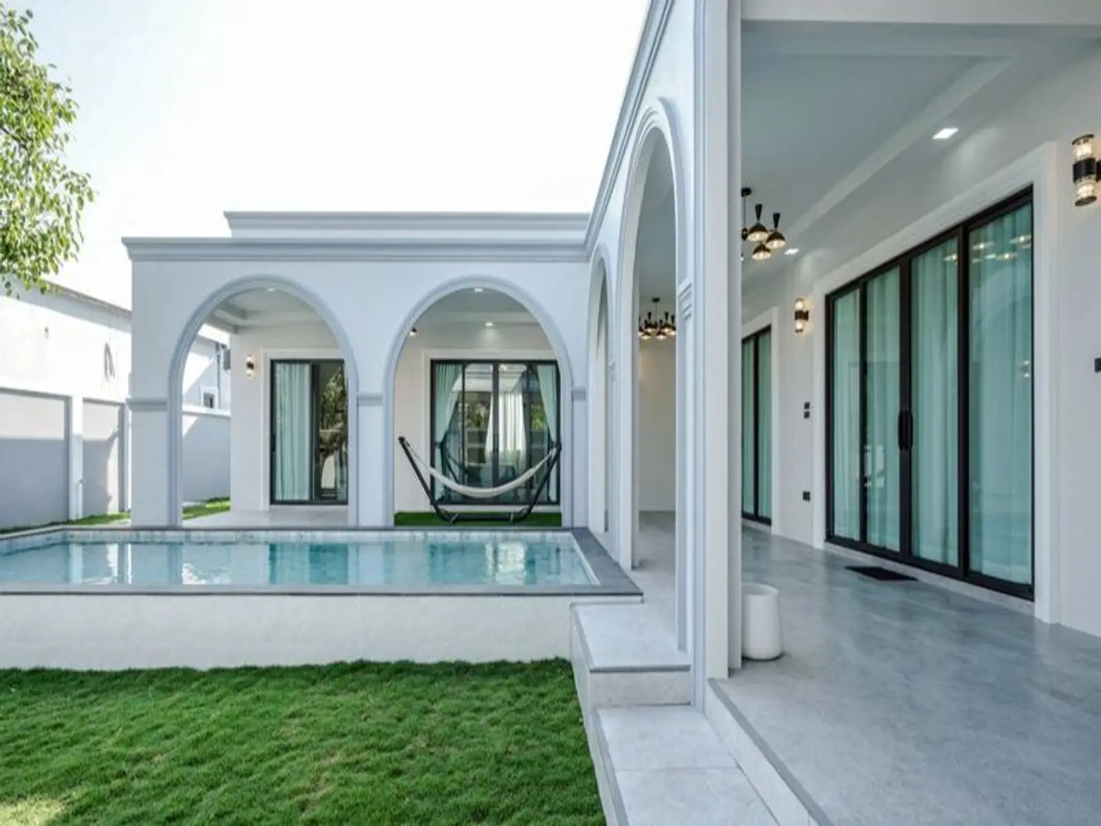 Villa avec piscine 4 chambres à vendre — Mabprachan, Pattaya