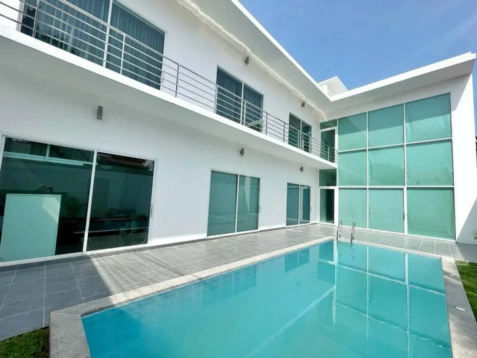 Villa avec piscine 6 chambres à vendre ou à louer — Pratamnak, Pattaya
