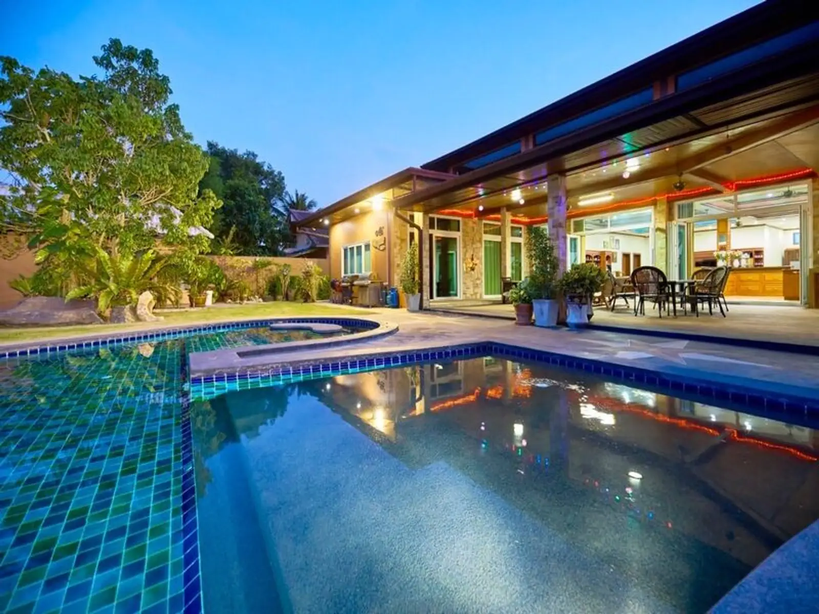 Villa avec piscine 6 chambres à vendre — Mabprachan, Pattaya
